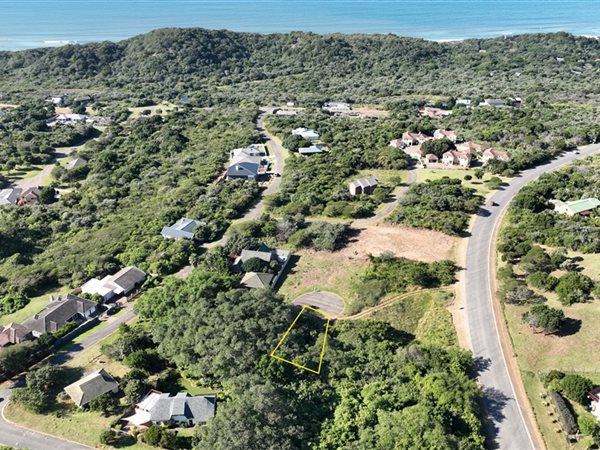 737 m² Land available in Cintsa