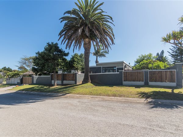 4 Bedroom House 4 Bedroom House