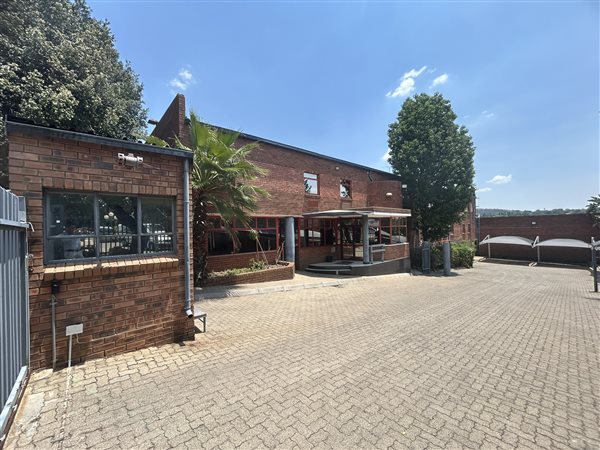 3 255  m² Industrial space