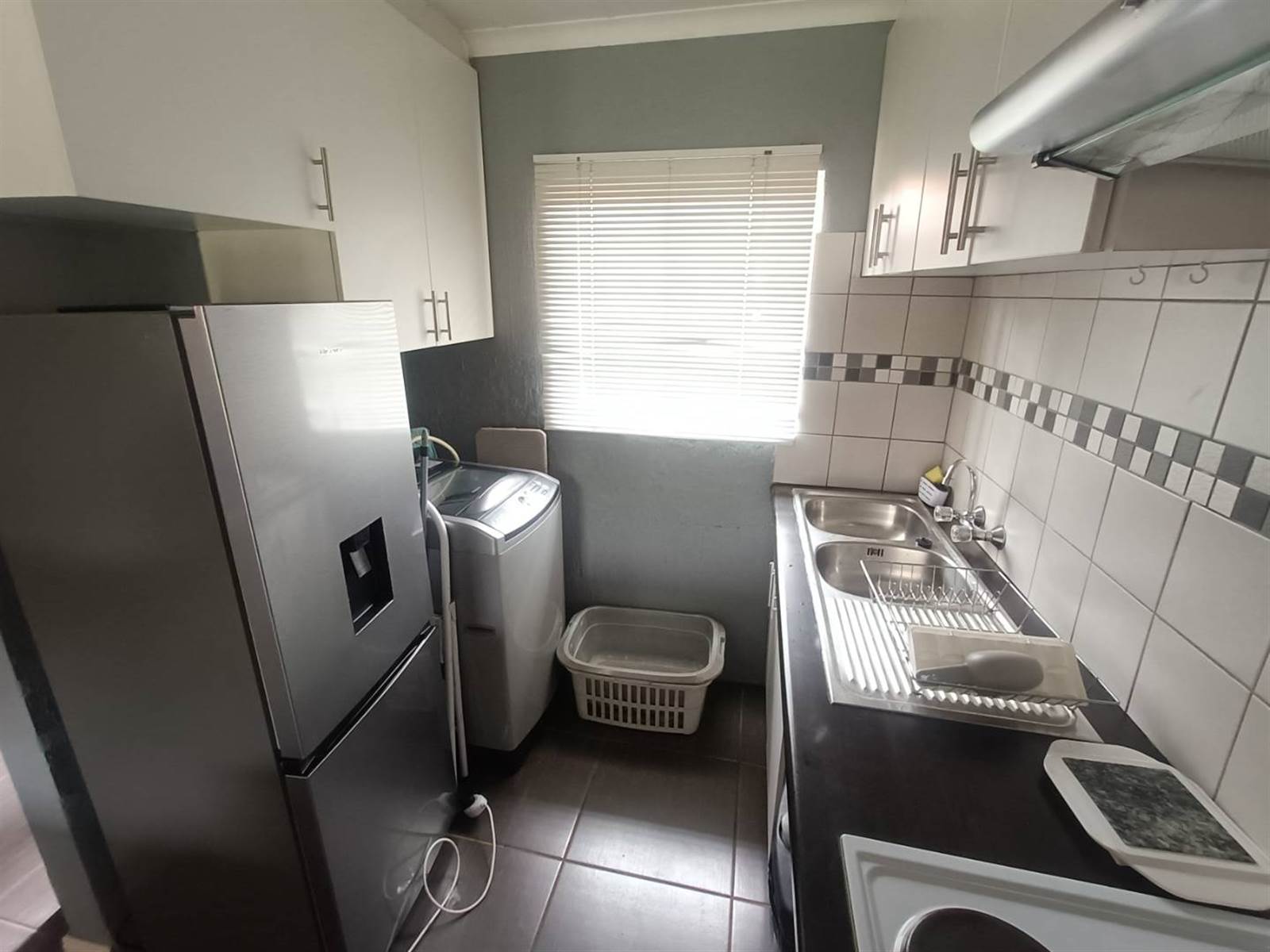 2 Bed Townhouse in Rooihuiskraal photo number 4