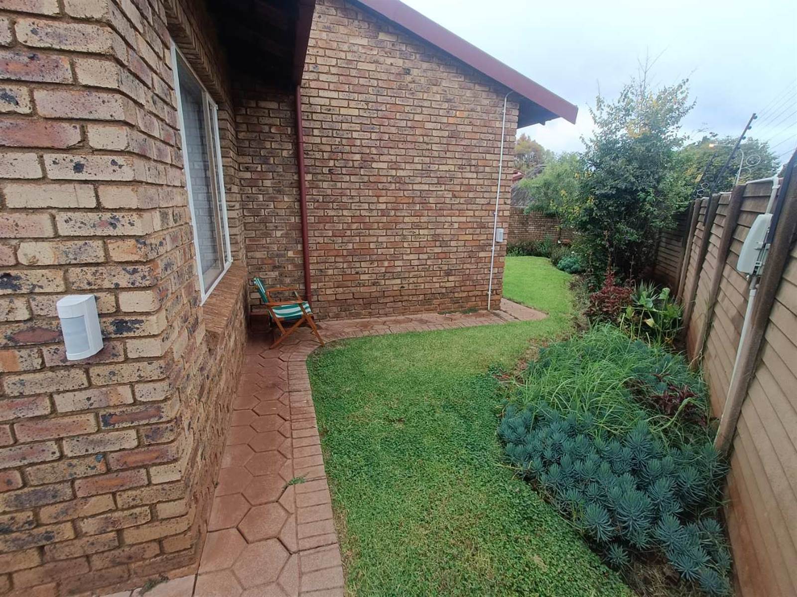2 Bed Townhouse in Rooihuiskraal photo number 20