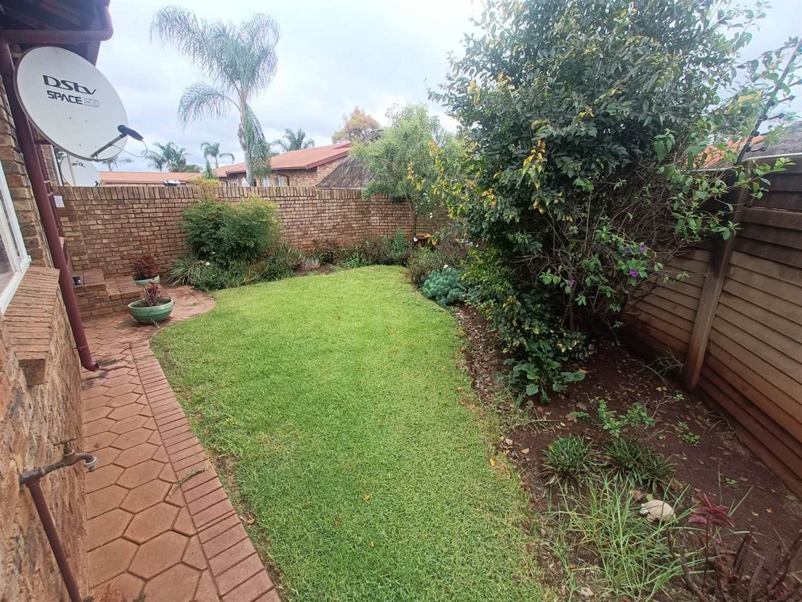 2 Bed Townhouse in Rooihuiskraal photo number 19