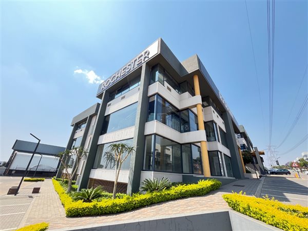 805  m² Commercial space