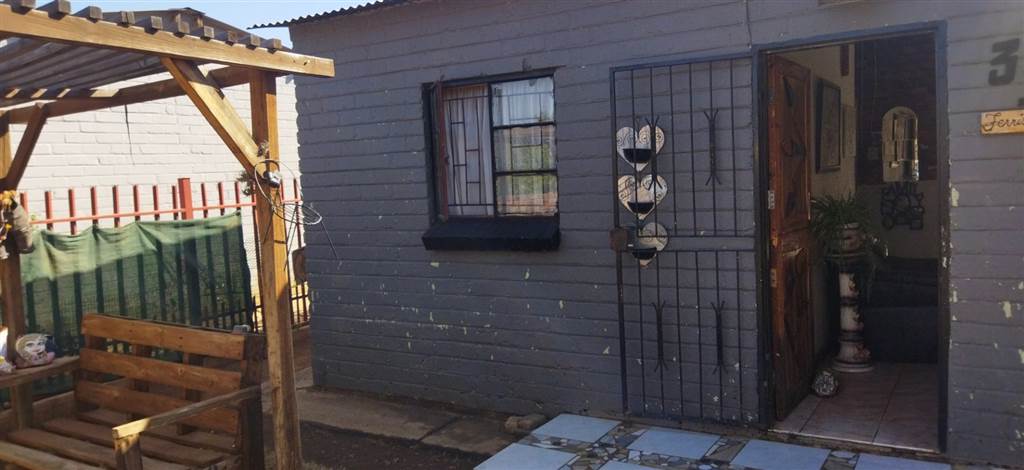 2 Bed House in Vryburg photo number 1