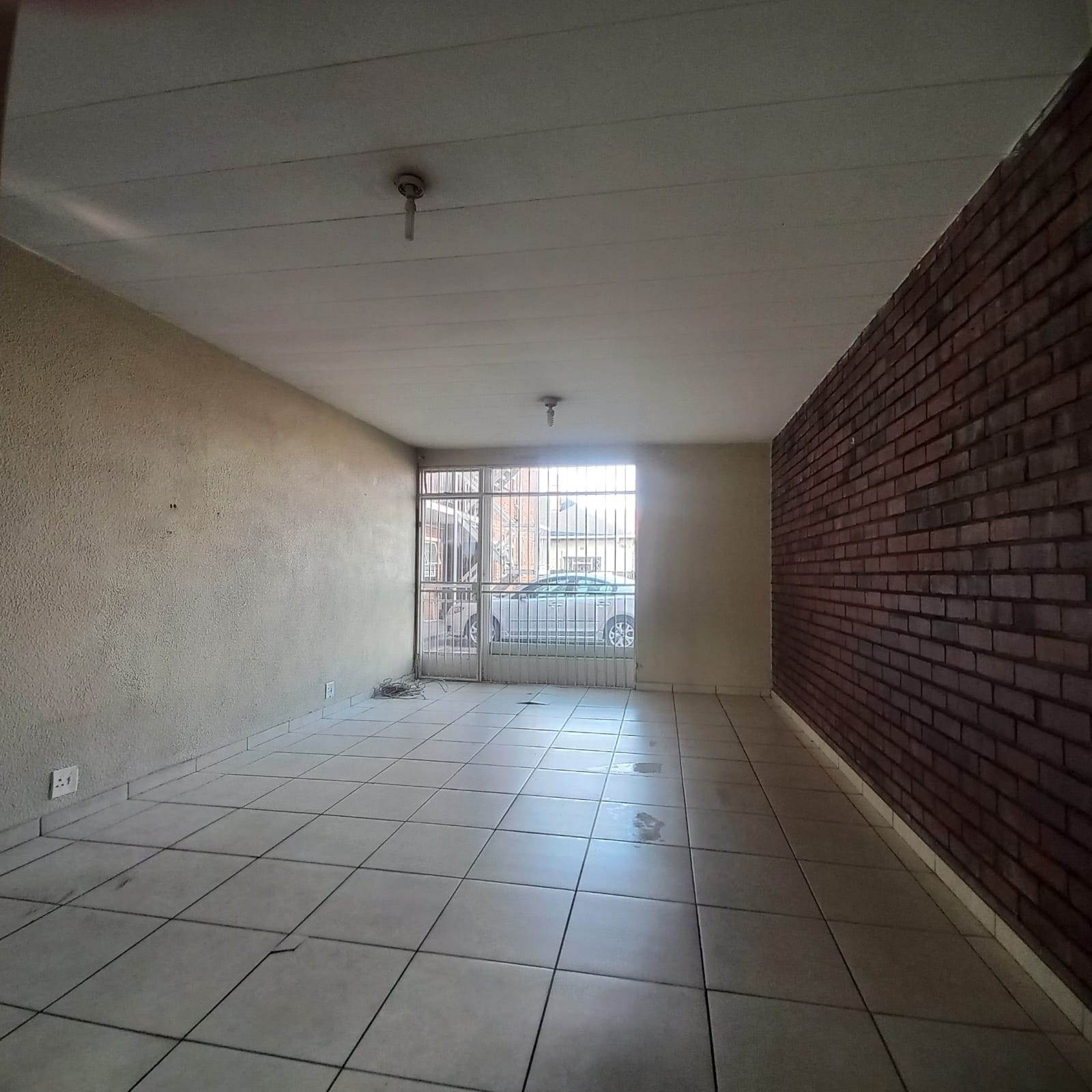 1 Bed Apartment in Germiston South photo number 8