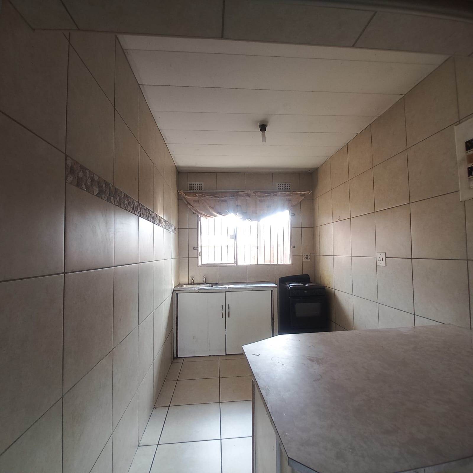 1 Bed Apartment in Germiston South photo number 3