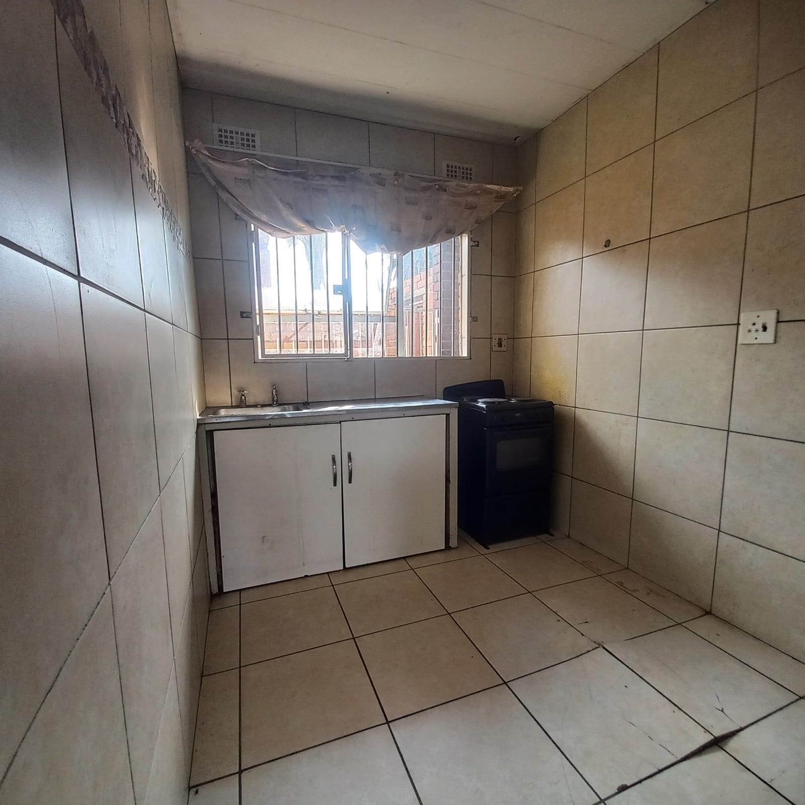 1 Bed Apartment in Germiston South photo number 4