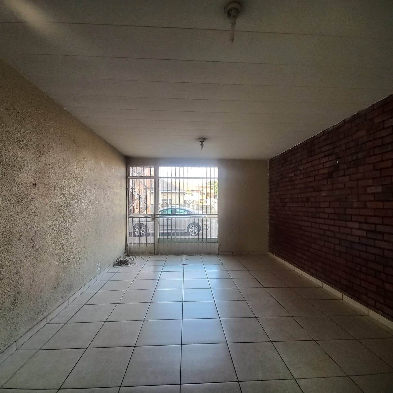 1 Bed Apartment in Germiston South photo number 6