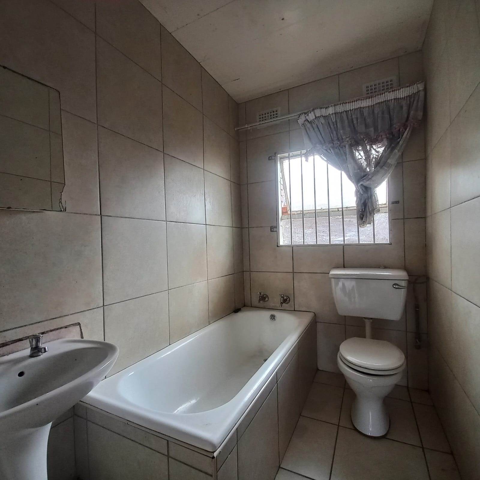 1 Bed Apartment in Germiston South photo number 9