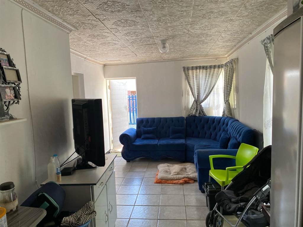 3 Bed House in Mafikeng photo number 9