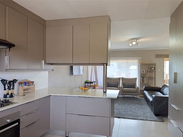 3 Bed Apartment in Kingsview