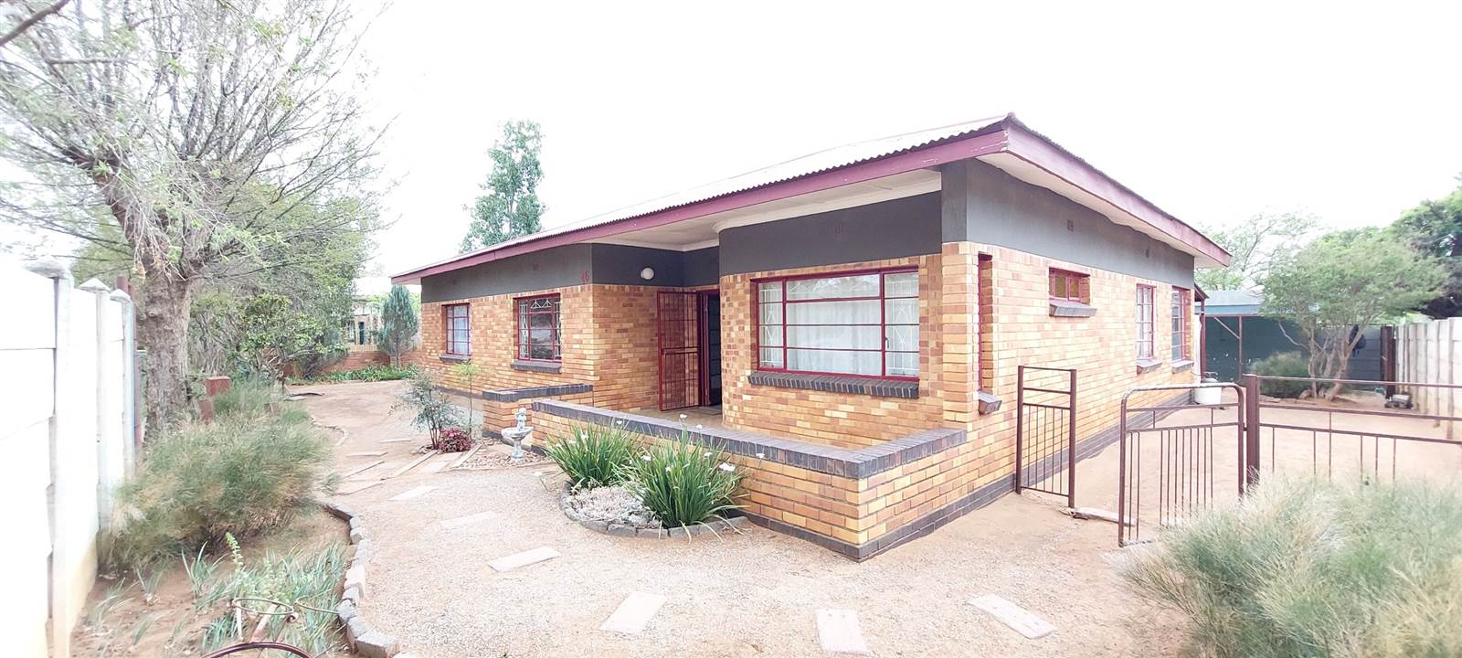 4 Bed House in Theunissen photo number 3