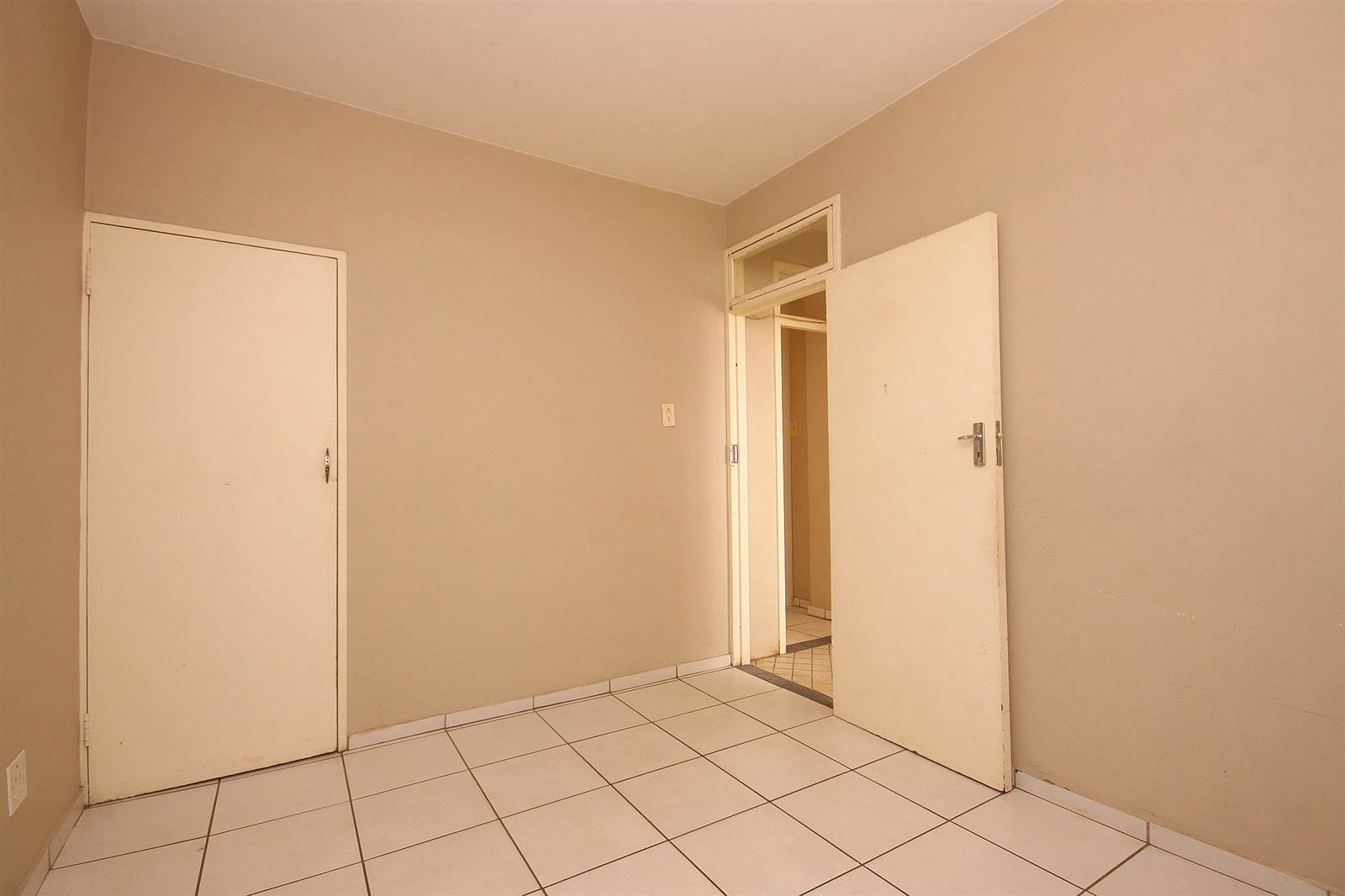 2 Bed Apartment in Florida photo number 9