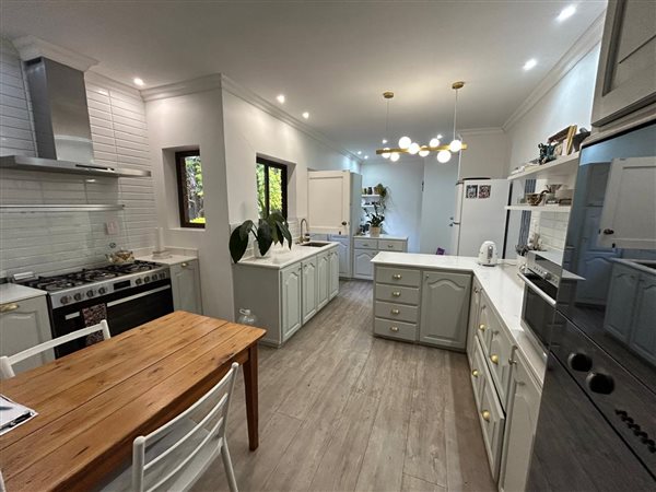 4 Bedroom House 4 Bedroom House
