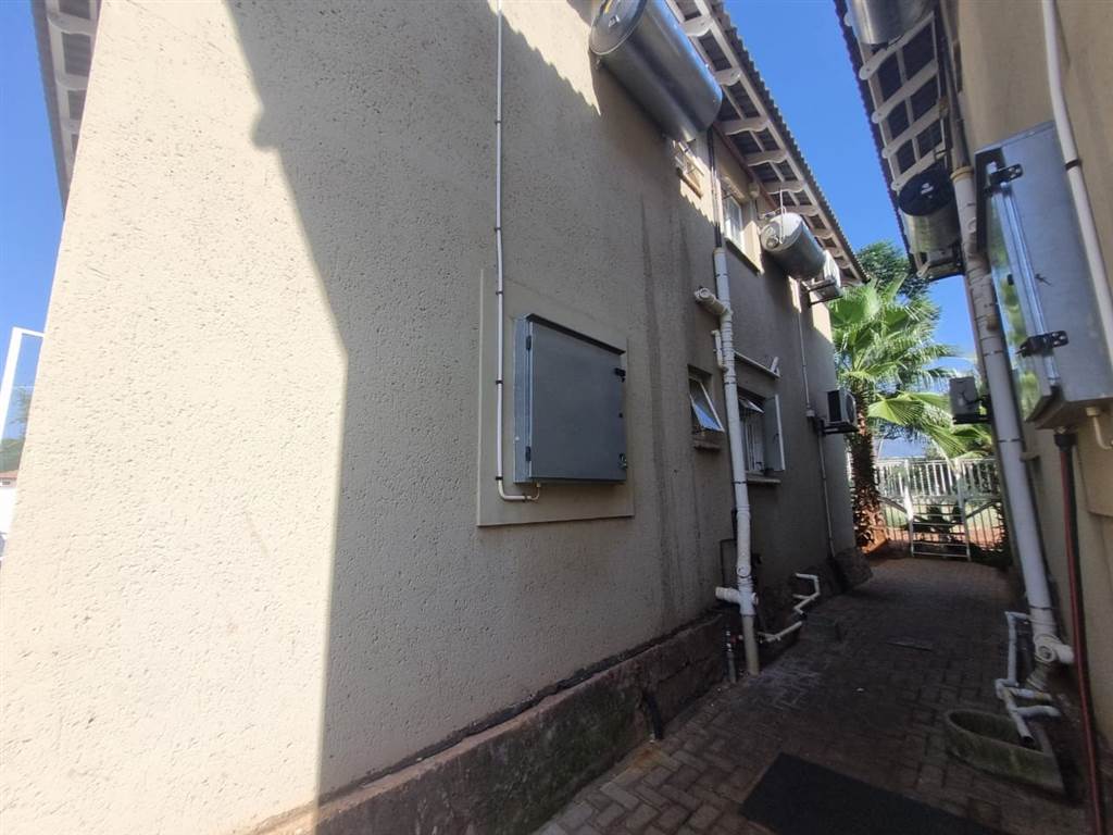 2 Bed Apartment in Thabazimbi photo number 3