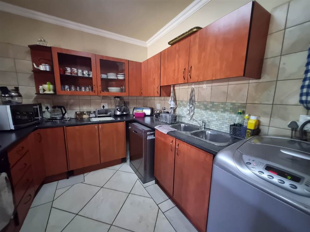 2 Bed Apartment in Thabazimbi photo number 18