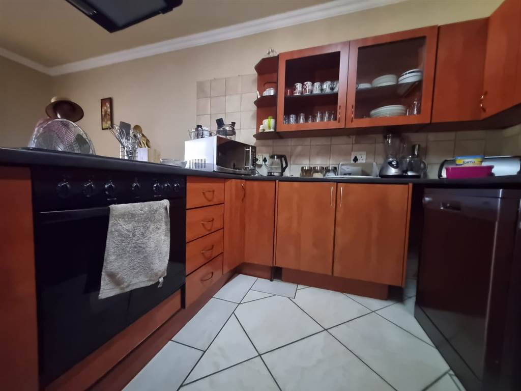 2 Bed Apartment in Thabazimbi photo number 16
