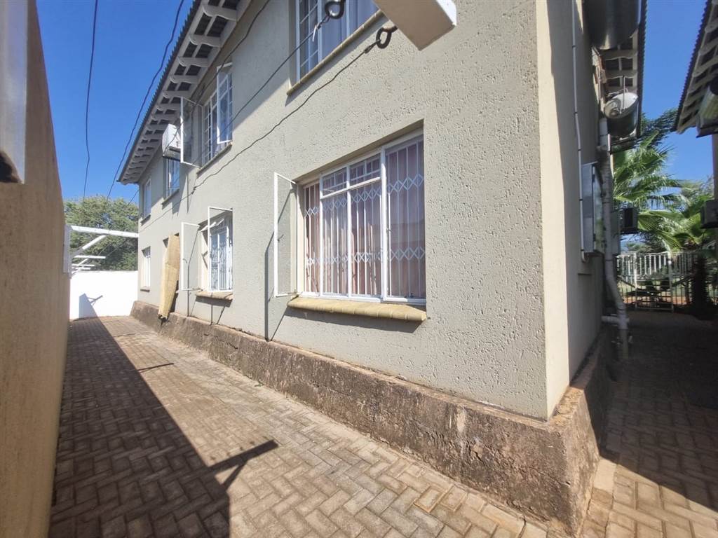 2 Bed Apartment in Thabazimbi photo number 5