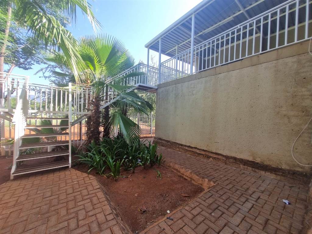 2 Bed Apartment in Thabazimbi photo number 4