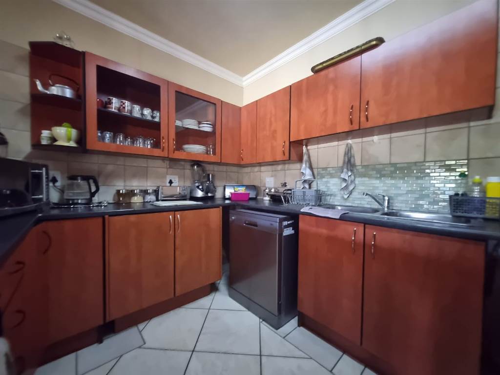 2 Bed Apartment in Thabazimbi photo number 17