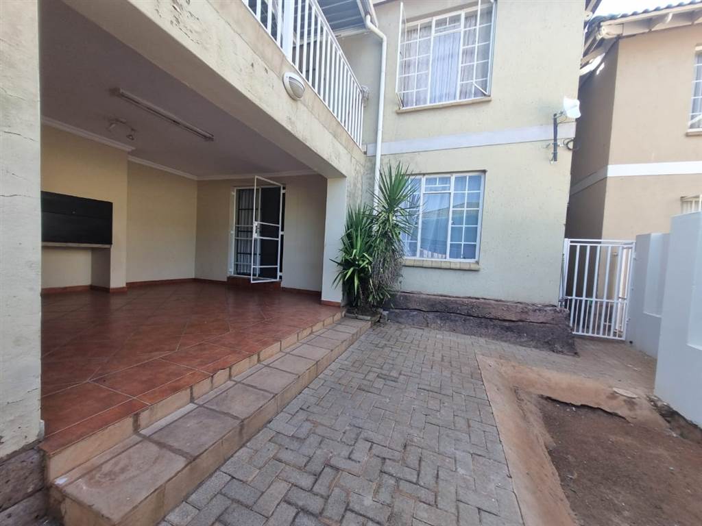 2 Bed Apartment in Thabazimbi photo number 1