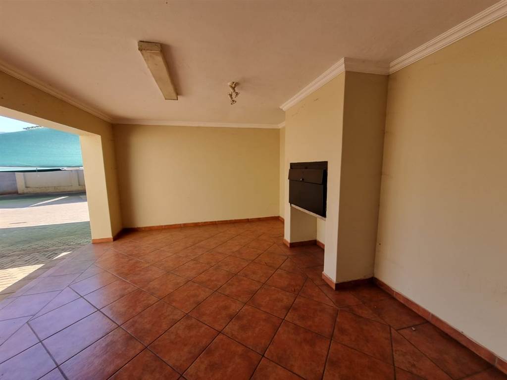 2 Bed Apartment in Thabazimbi photo number 10