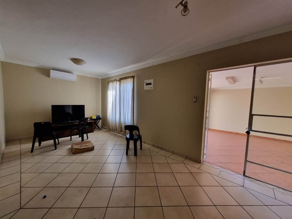 2 Bed Apartment in Thabazimbi photo number 23