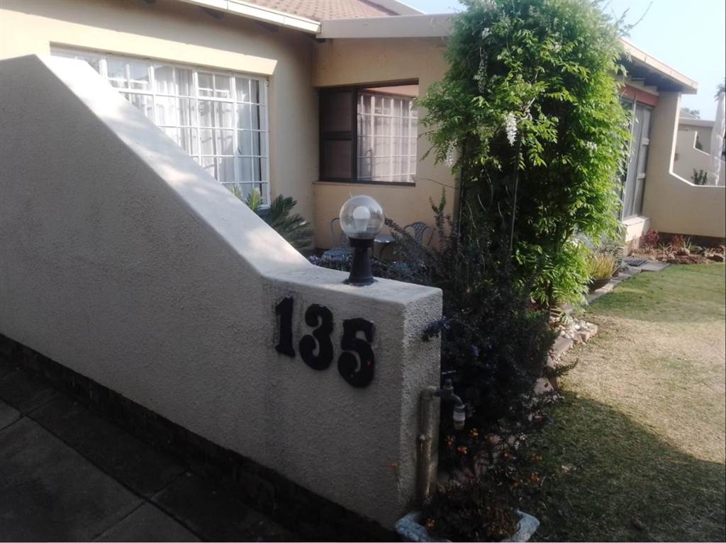 1 Bed Townhouse in Glenvista photo number 2