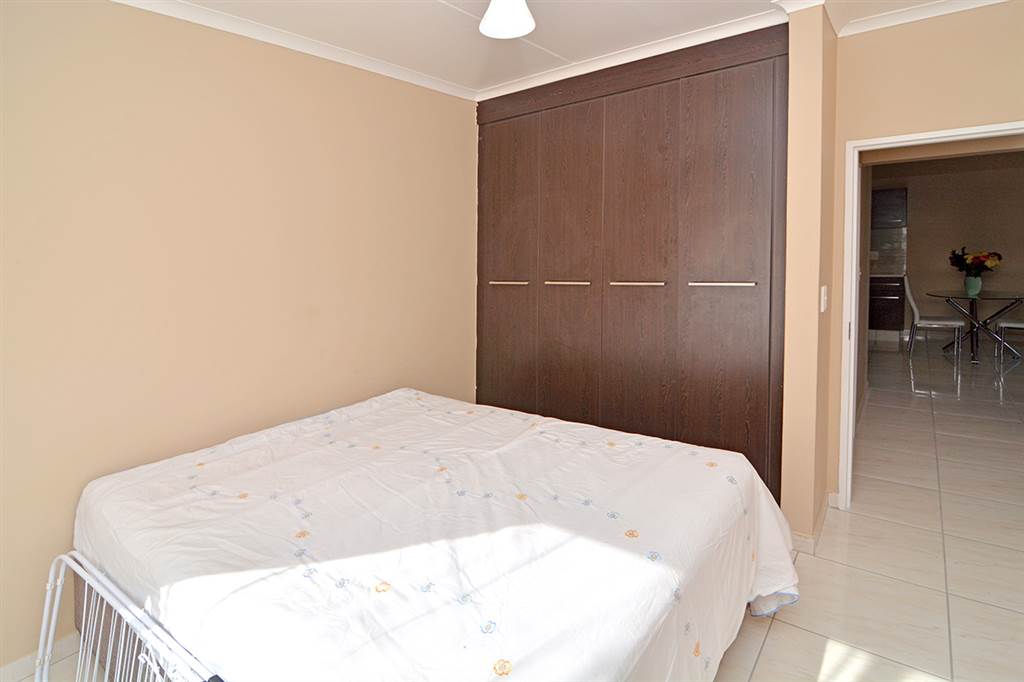2 Bed Apartment in Greenstone Hill photo number 10
