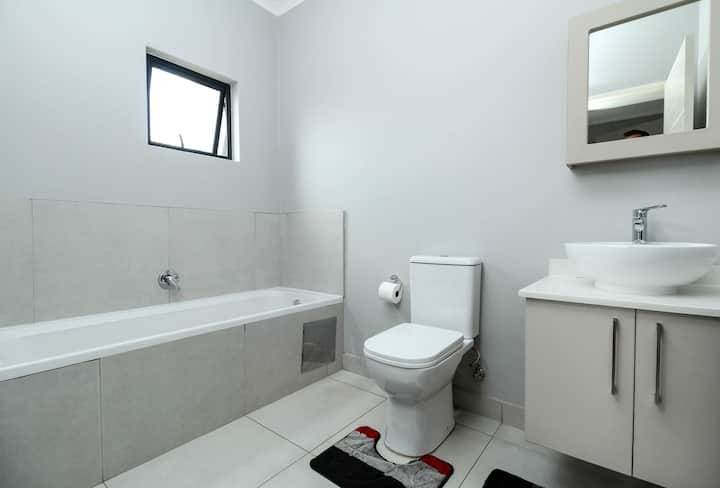 2 Bed Apartment in Carlswald Estate photo number 7