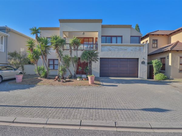5 Bed House in Greenways Golf Estate