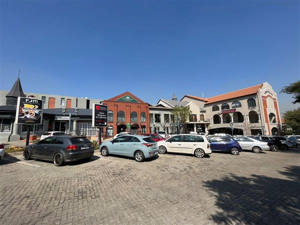 77  m² Commercial space