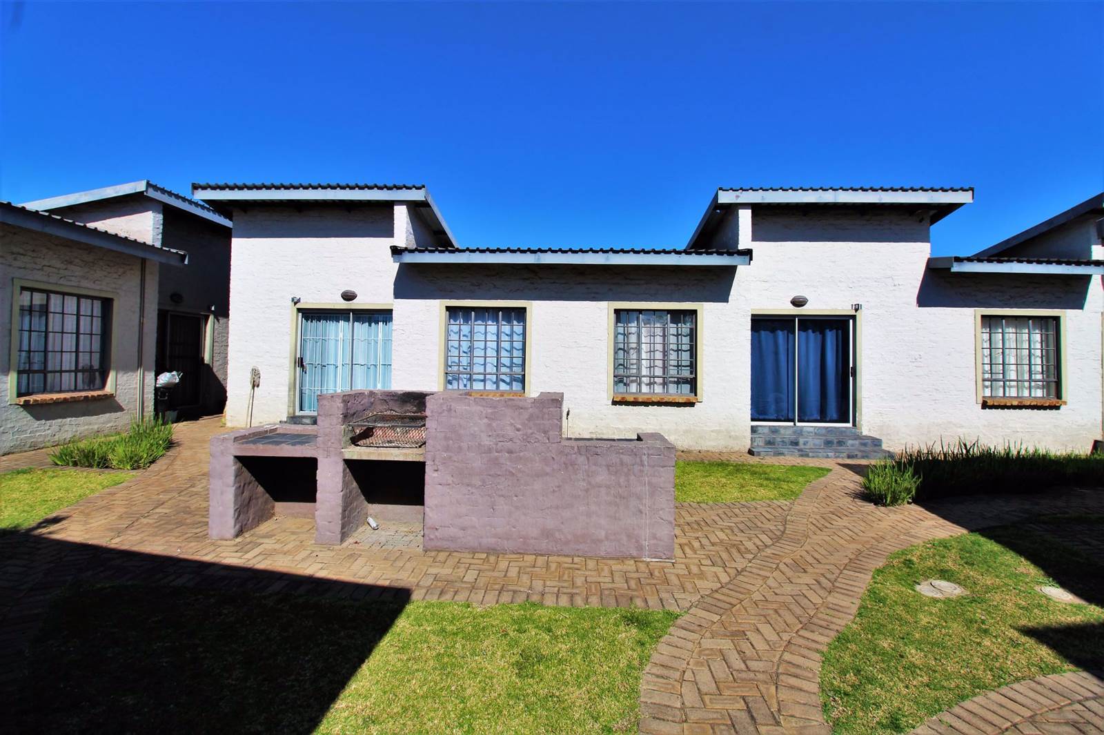 1 Bed Apartment in Witbank Central photo number 12