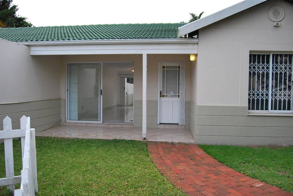 2 Bed Townhouse in Umhlanga Rocks photo number 2