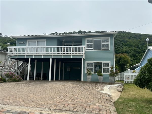 7 Bed House in Outeniqua Strand