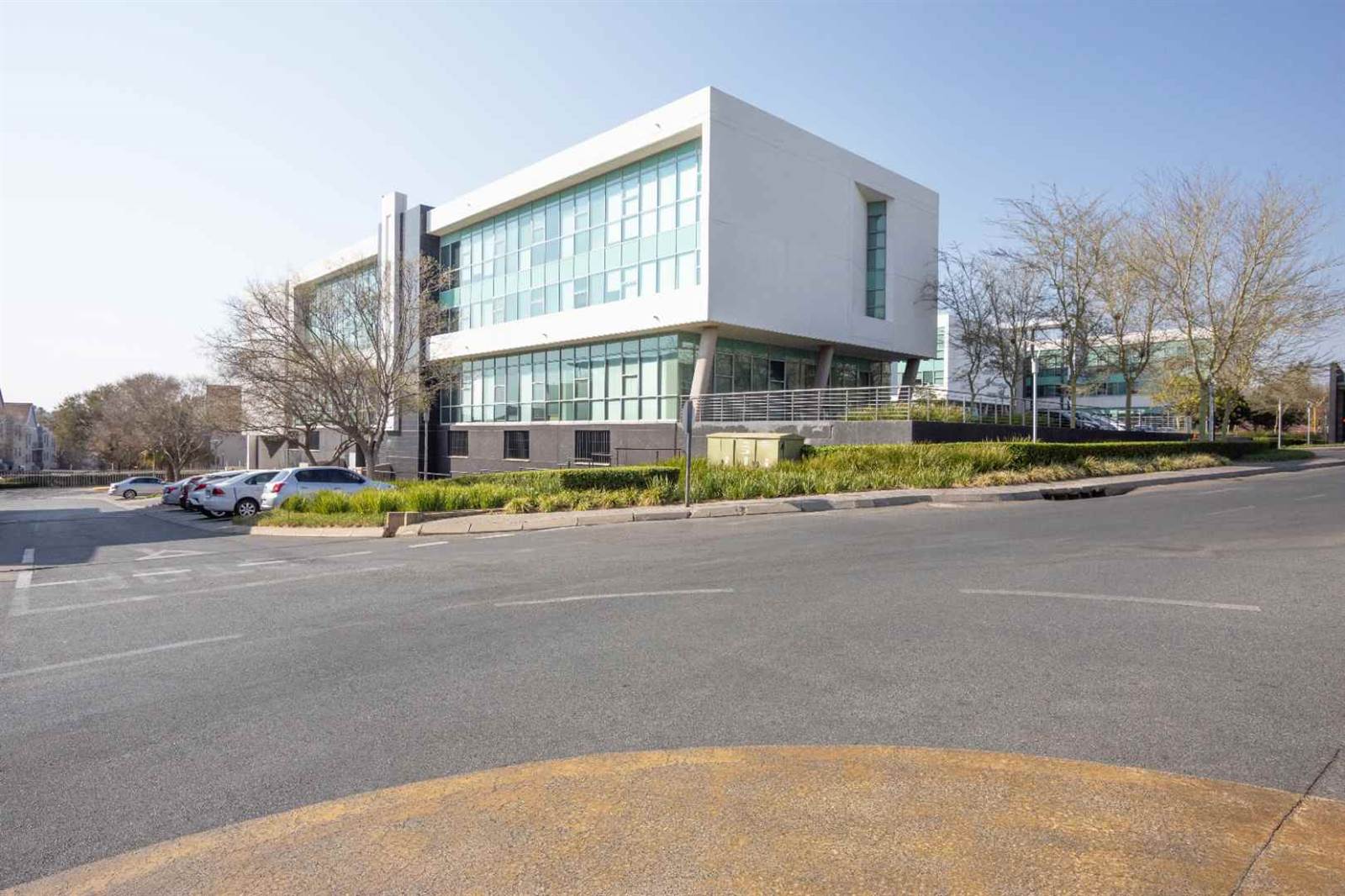 4 652 m² Office Space to rent in Fourways | RR4136378 | Private Property