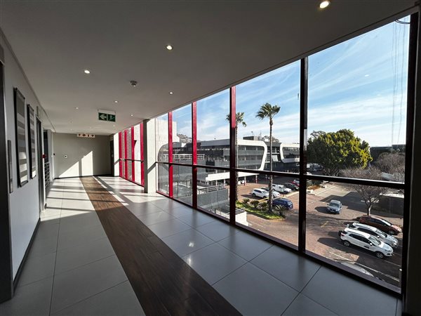 852  m² Commercial space