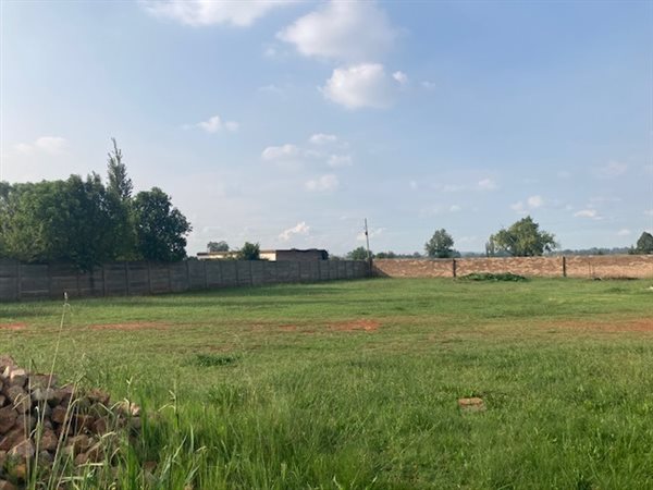 1 517 m² Land