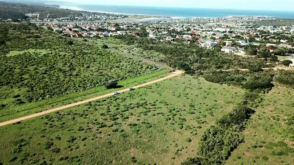 7000 m² Land available in Stilbaai photo number 2