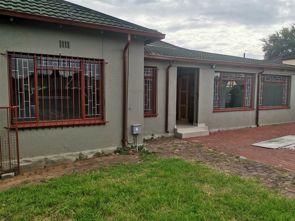 3 Bed House in Brakpan North photo number 18