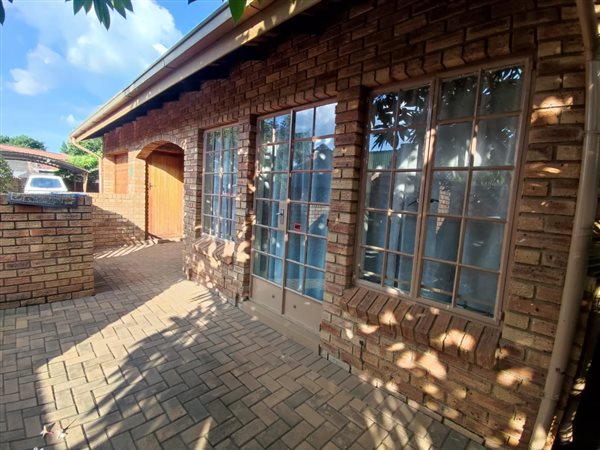 3 Bedroom Townhouse 3 Bedroom Townhouse