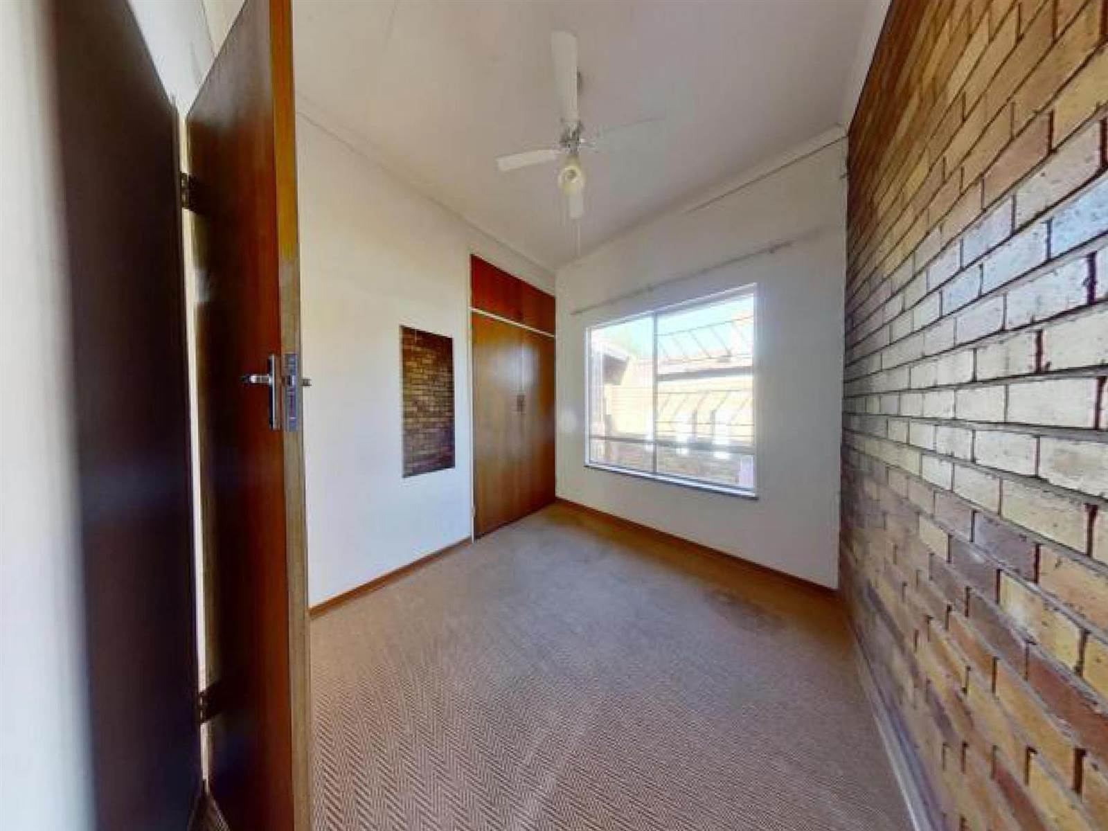 2 Bed Townhouse in Klerksdorp photo number 8