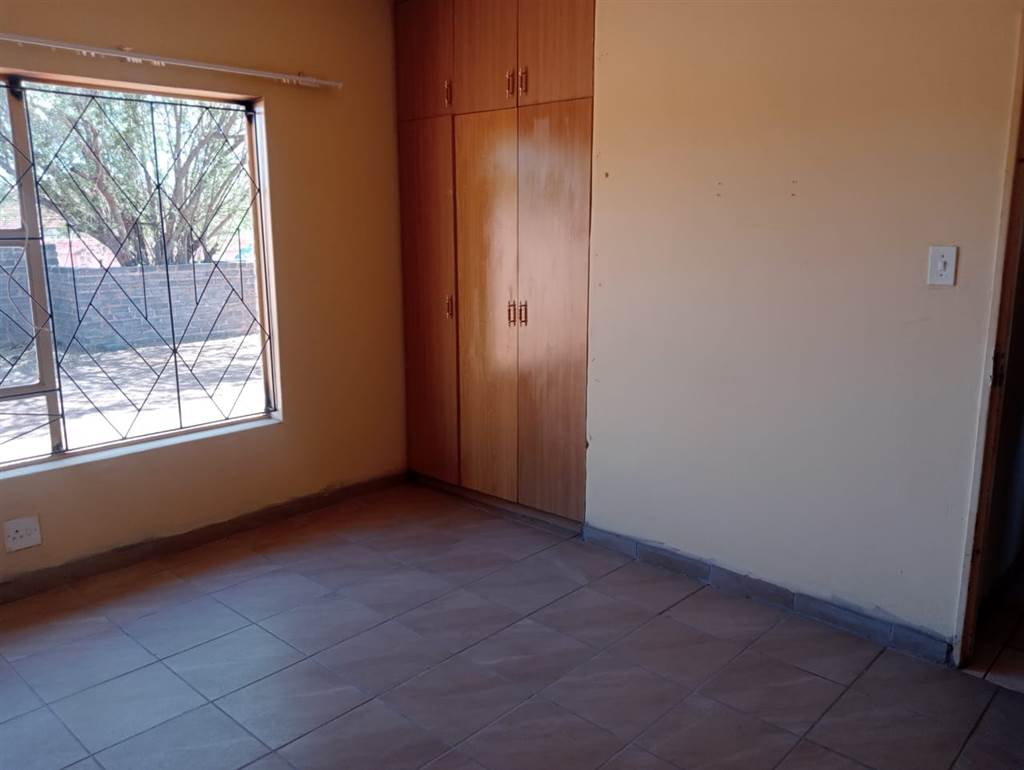 3 Bed House in Mothibistad photo number 4