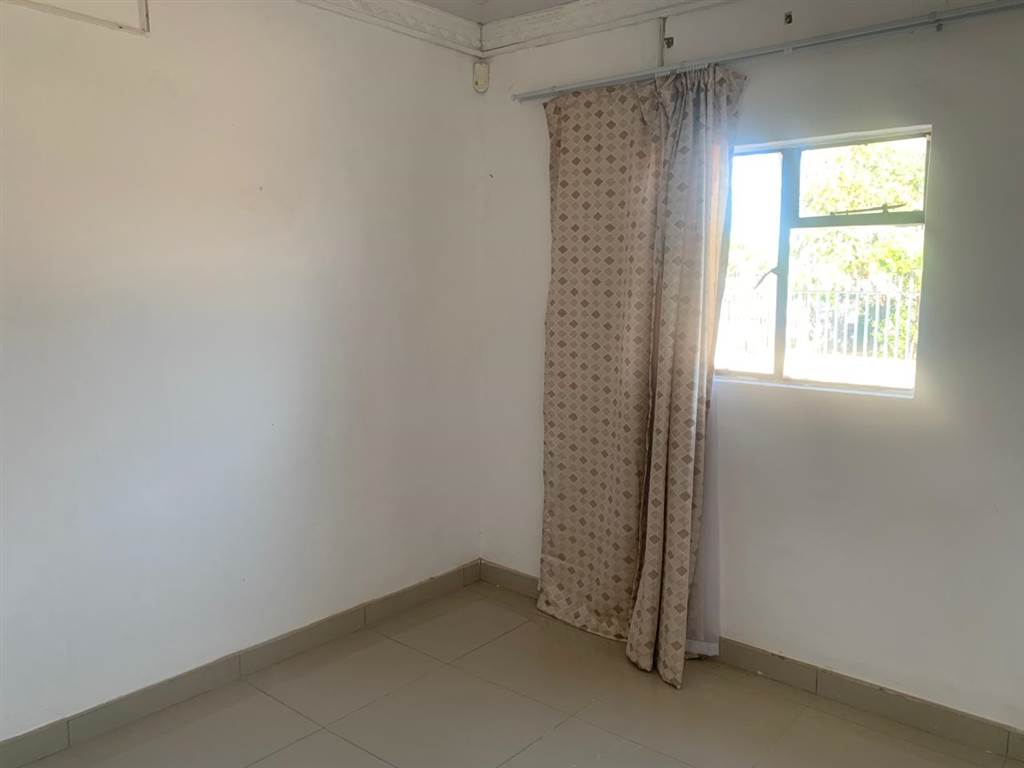 5 Bed House in Mmabatho unit 2 photo number 8