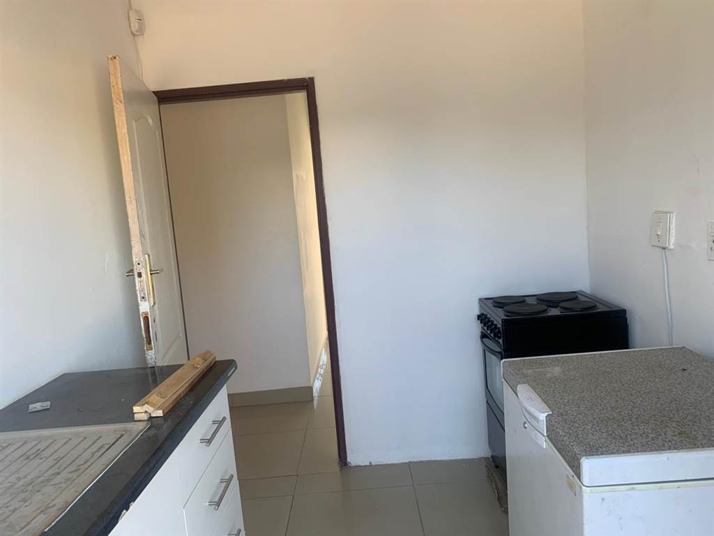 5 Bed House in Mmabatho unit 2 photo number 6