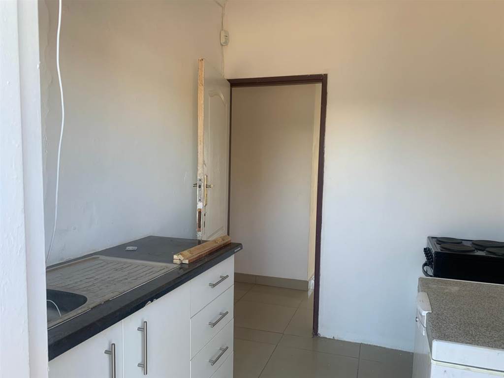 5 Bed House in Mmabatho unit 2 photo number 5