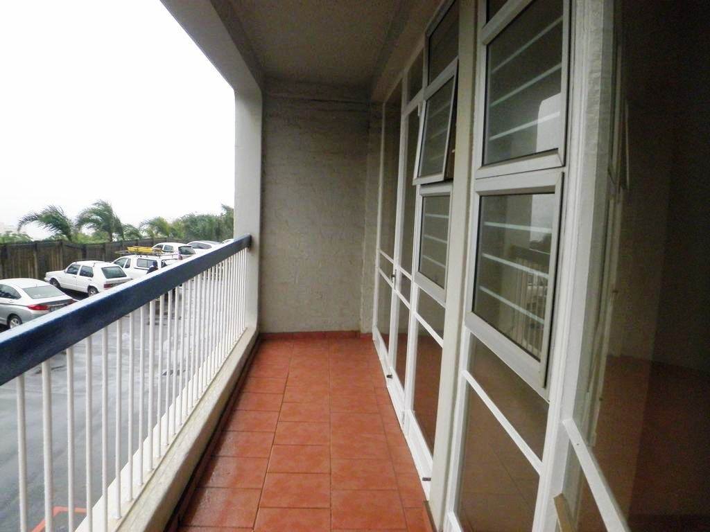 2 Bed Apartment in Doonside photo number 1