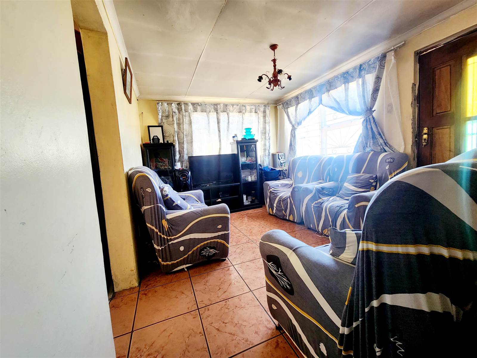 2 Bed House in Kwazakhele photo number 3