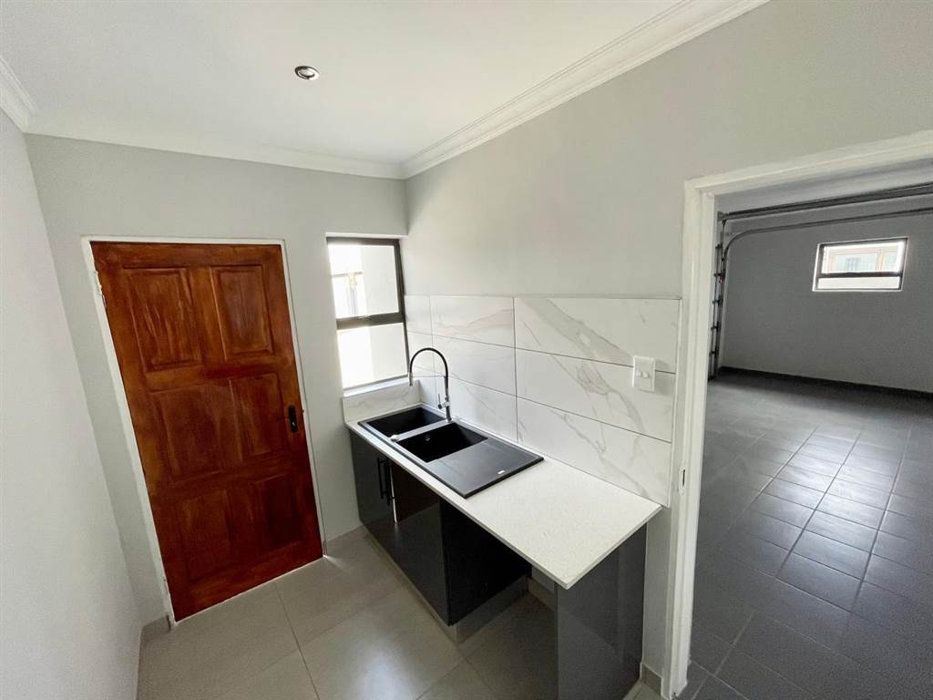 4 Bed Townhouse in Secunda photo number 13
