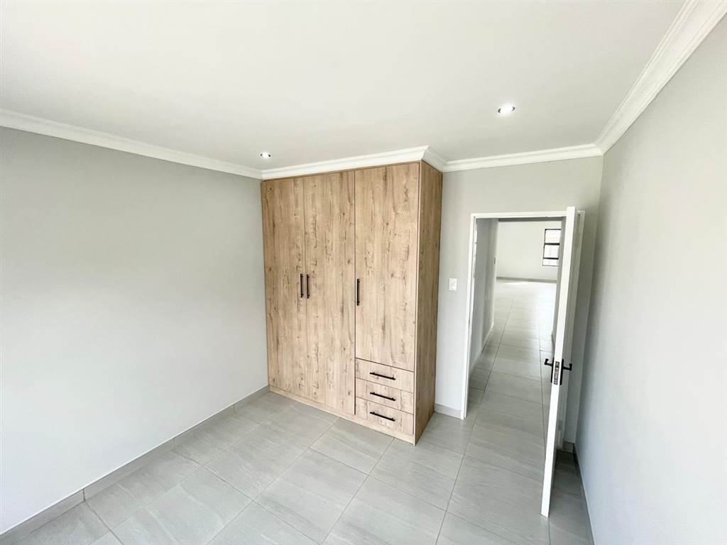 4 Bed Townhouse in Secunda photo number 16